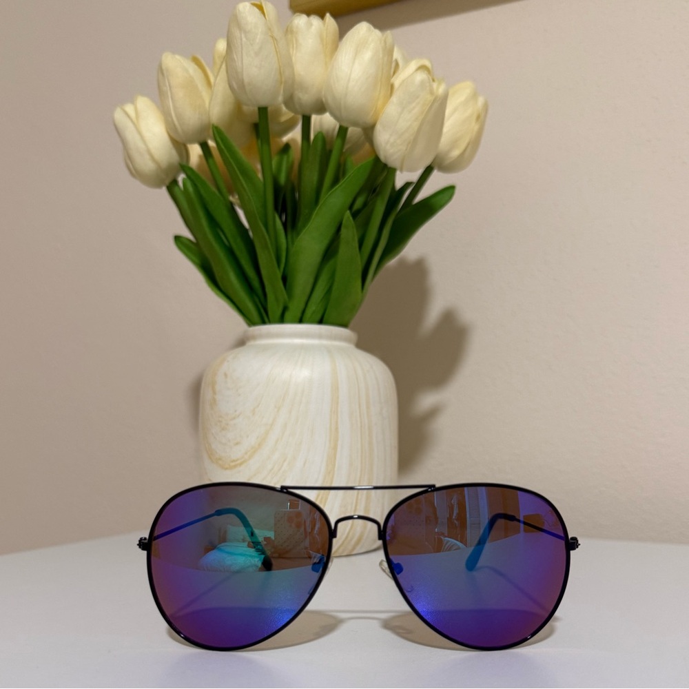 Aviator Style Sunglasses with Mirrored Blue-Purple Lenses